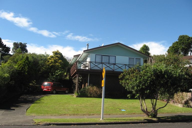 Photo of property in 19 Lewisham Street, Highland Park, Auckland, 2010