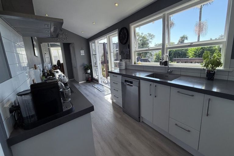 Photo of property in 35 Birkdale Road, Birkdale, Auckland, 0626