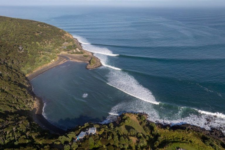 Photo of property in 37 Whaanga Road, Raglan, 3297