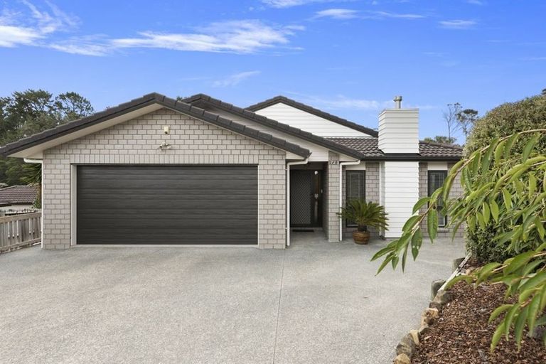 Photo of property in 72 Lake Panorama Drive, Henderson Valley, Auckland, 0612