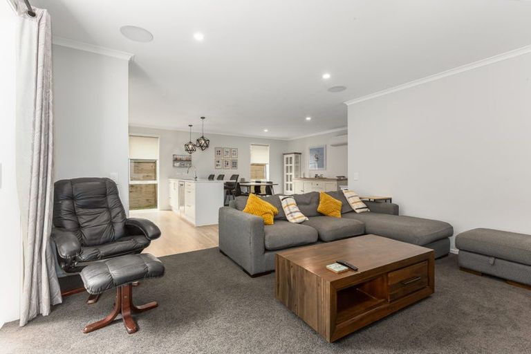 Photo of property in 44 Martingale Drive, Whitby, Porirua, 5024