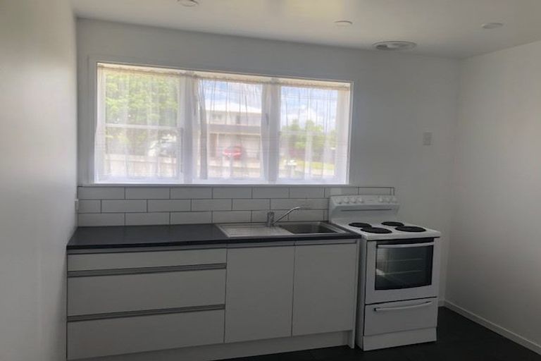 Photo of property in 7 Kotuku Street, Te Atatu Peninsula, Auckland, 0610