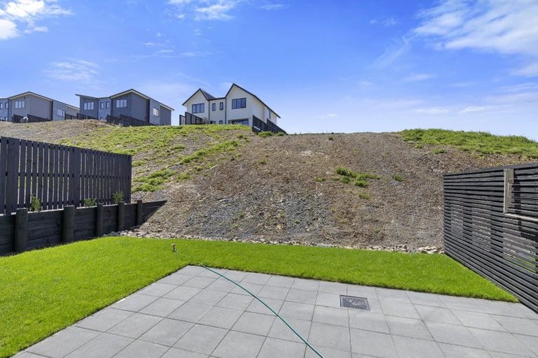 Photo of property in 37 Turtleback Avenue, Whitby, 5024