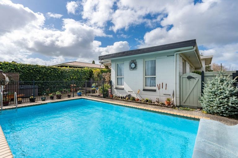 Photo of property in 1 Irene Crescent, Dinsdale, Hamilton, 3204