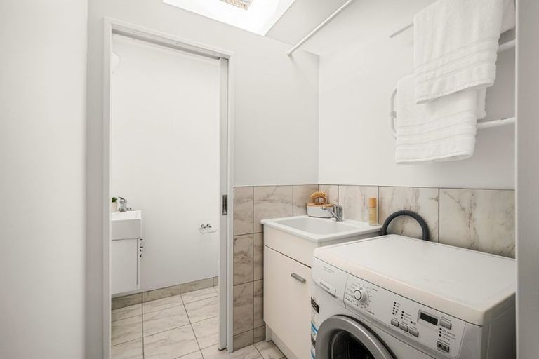 Photo of property in 93a Kelburn Parade, Kelburn, Wellington, 6012