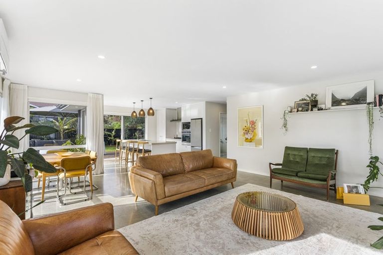 Photo of property in 37 Couldrey Crescent, Red Beach, 0932