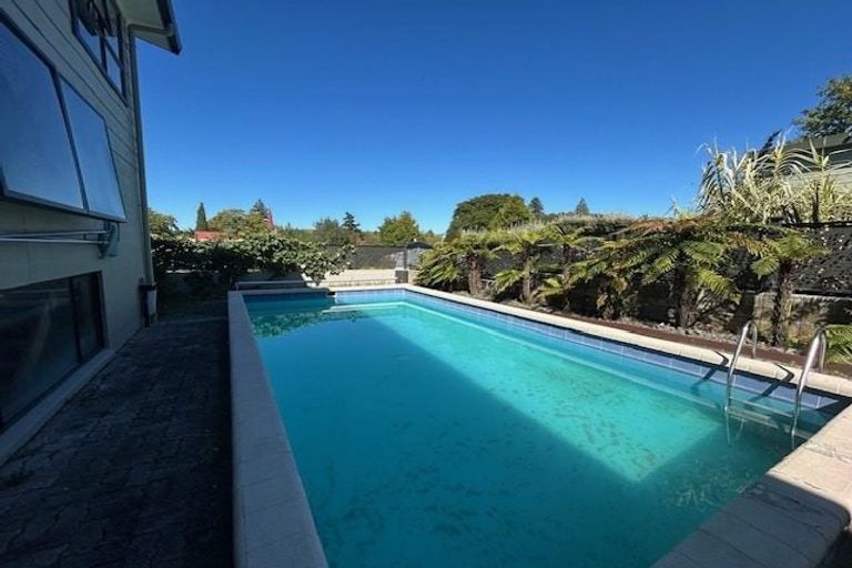 Photo of property in 2 Domain Road, Waipawa, 4210