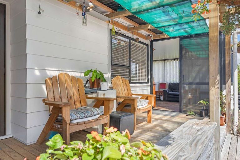 Photo of property in 48 Beach Road, Te Atatu Peninsula, Auckland, 0610