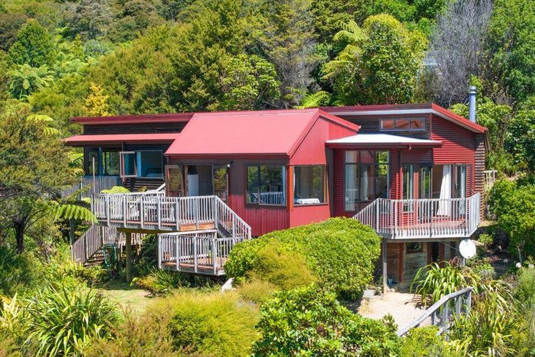 Photo of property in 542 Moetapu Bay Road, Moetapu Bay, Picton, 7282