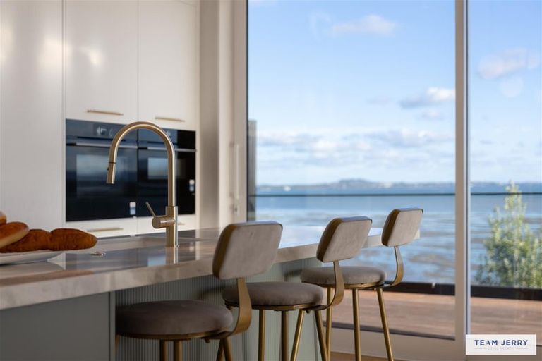 Photo of property in 4 Seawind Way, Hobsonville, 0616