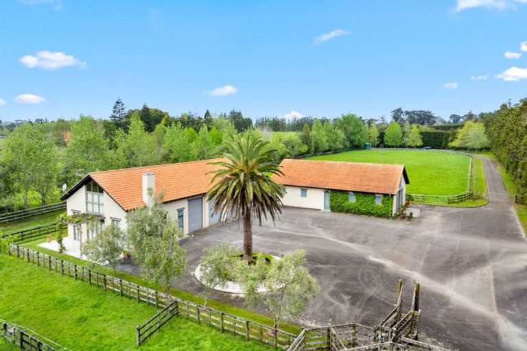Photo of property in 744 Waitakere Road, Kumeu, 0891