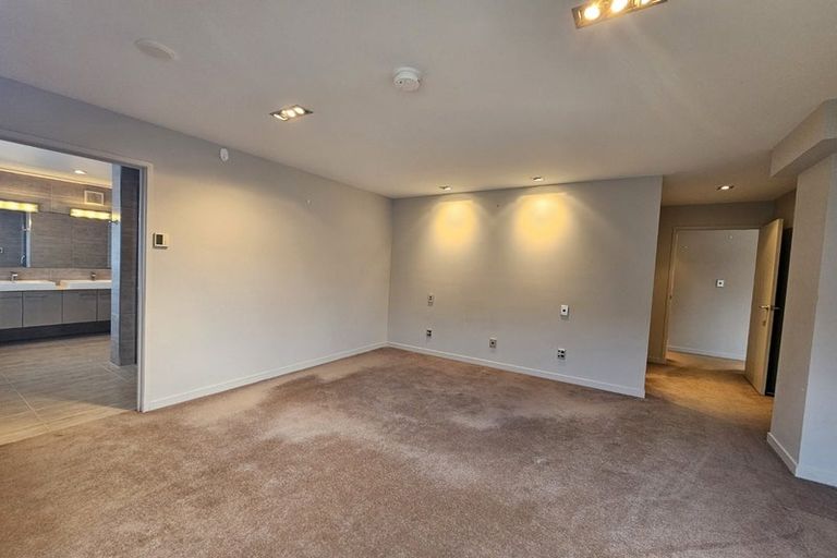 Photo of property in 11 The Mall, Mount Maunganui, 3116