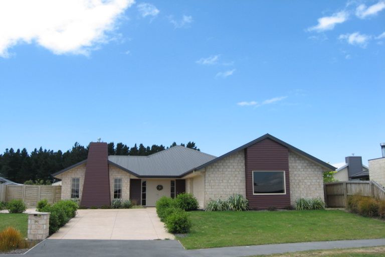 Photo of property in 30 Foresters Crescent, Parklands, Christchurch, 8083