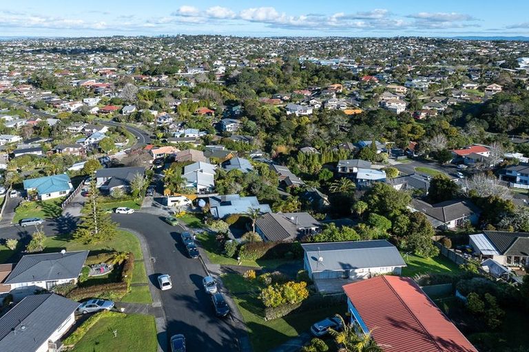 Photo of property in 11 Barker Rise, Northcross, Auckland, 0632