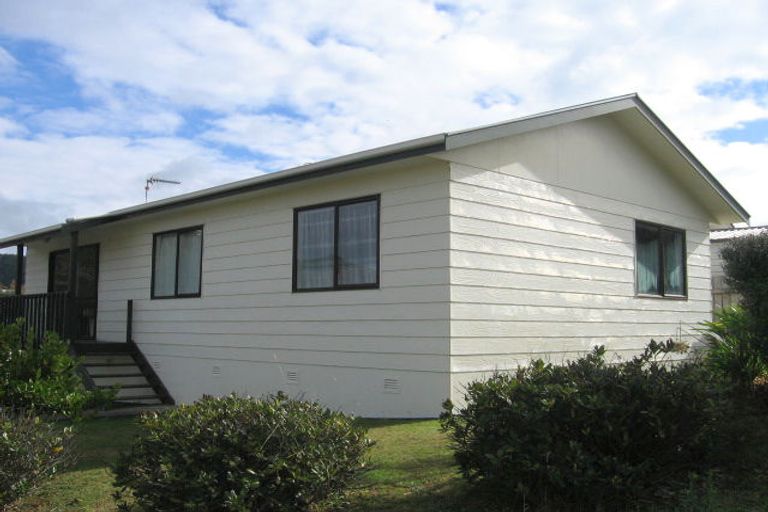Photo of property in 2a Murchison Street, Island Bay, Wellington, 6023