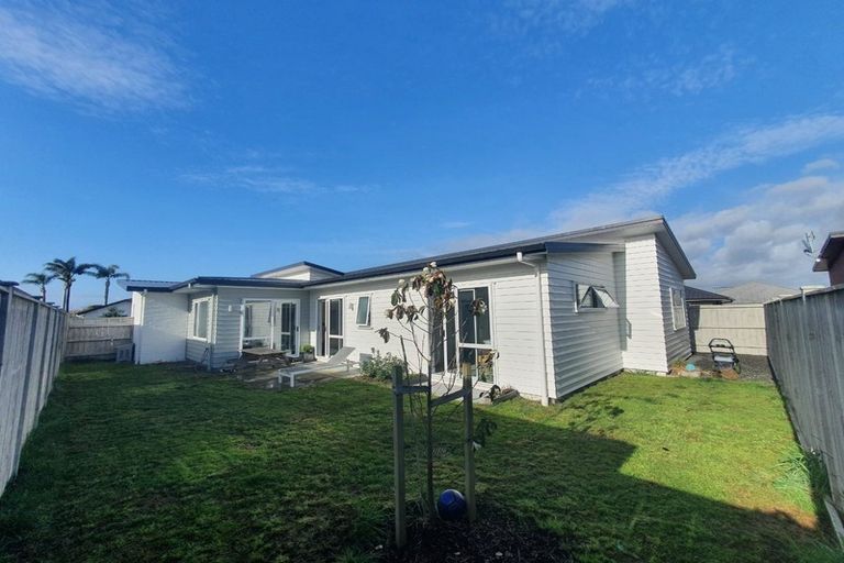 Photo of property in 23 Waituarua Drive, Takanini, 2112