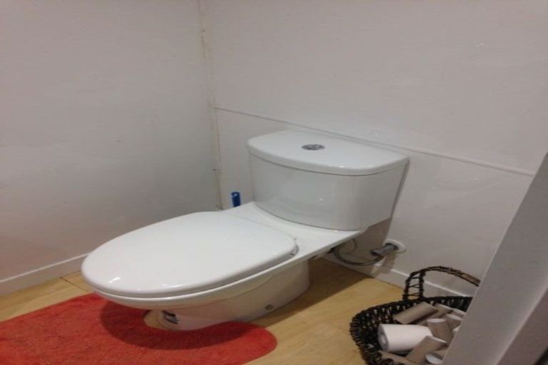 Photo of property in 120 Sunset Road, Unsworth Heights, Auckland, 0632