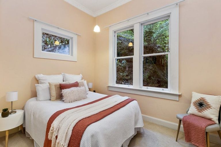 Photo of property in 61 Garden Road, Northland, Wellington, 6012