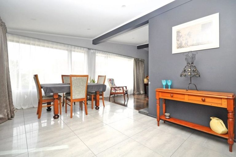 Photo of property in 14 Konini Road, Titirangi, Auckland, 0604