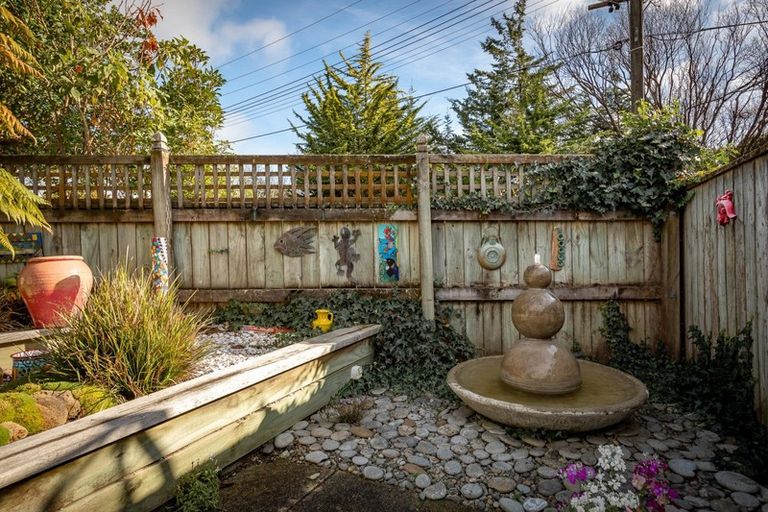 Photo of property in 25 Pehi Kupa Street, Waikanae, 5036