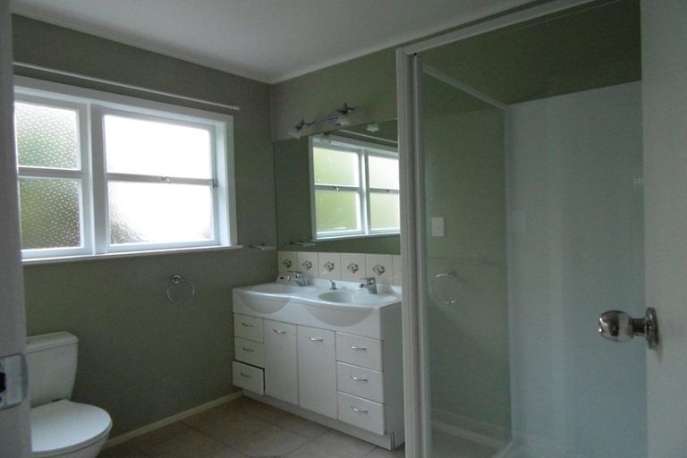 Photo of property in 8 Merchant Avenue, Te Atatu South, Auckland, 0610