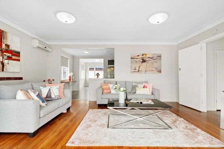 Photo of property in 1/8 Ranui Avenue, Ranui, Auckland, 0612
