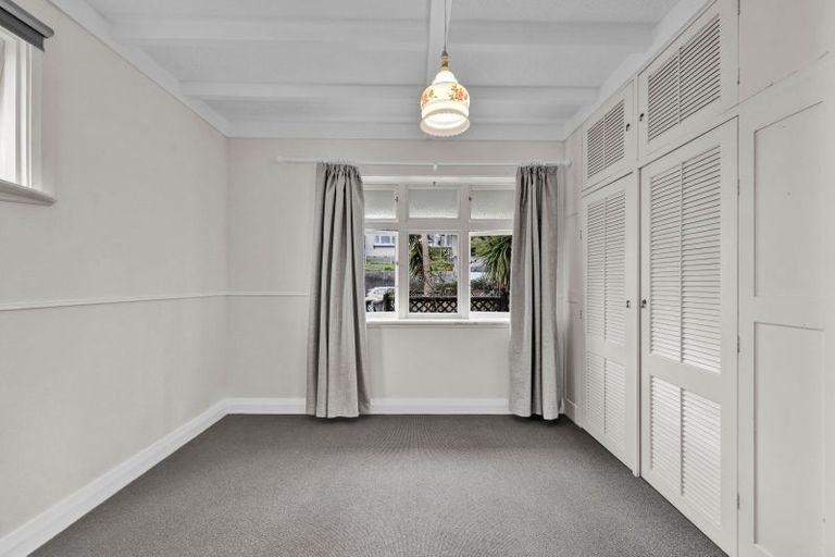 Photo of property in 27 Bonithon Avenue, Moturoa, New Plymouth, 4310