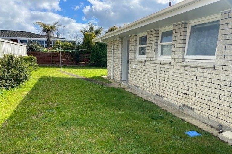 Photo of property in 2/4 Linklater Avenue, Bellevue, Tauranga, 3110