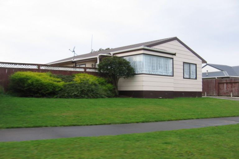 Photo of property in 35 Peppertree Glade, Kelvin Grove, Palmerston North, 4414
