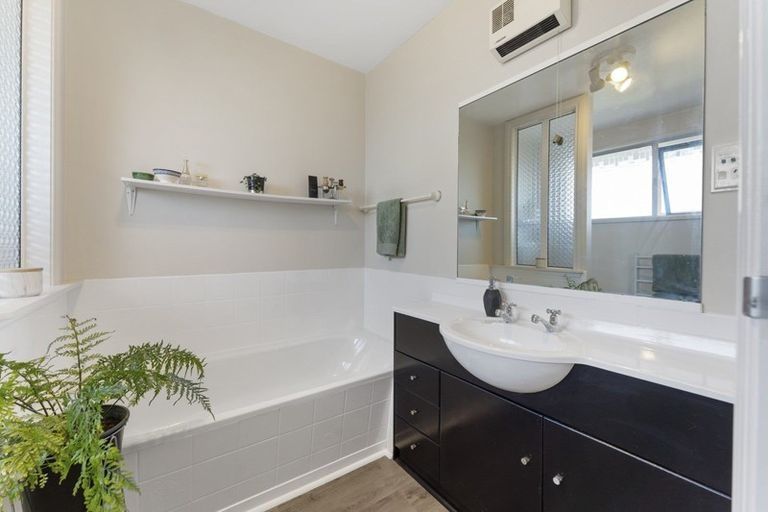 Photo of property in 1/6 Croziers Road, St Albans, Christchurch, 8052