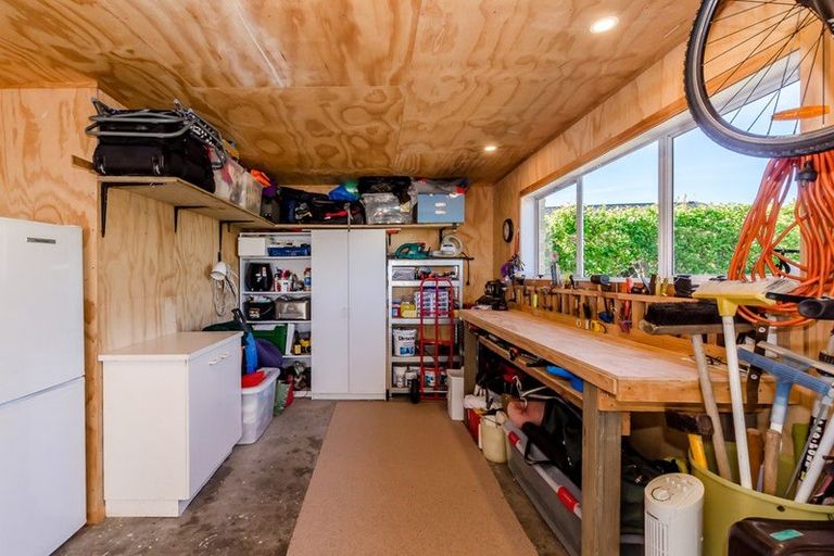 Photo of property in 44 Rewarewa Crescent, Waikanae, 5036