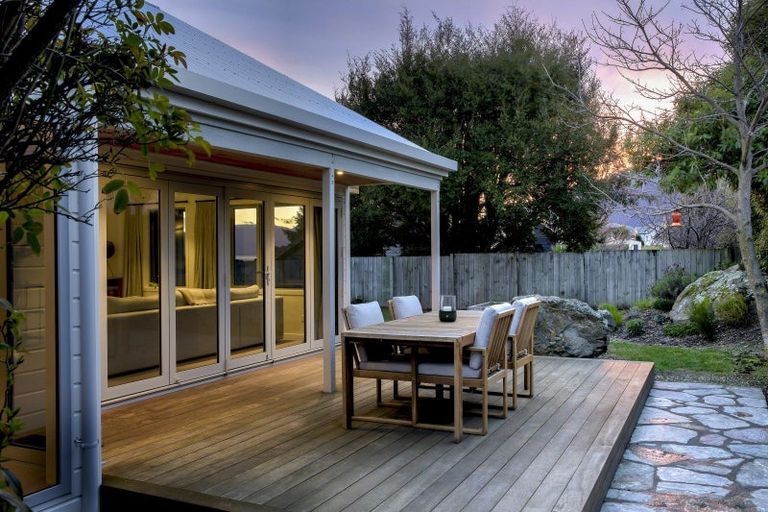 Photo of property in 5 Cedar Drive, Kelvin Heights, Queenstown, 9300