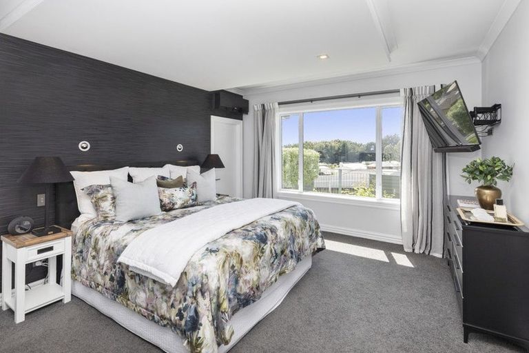 Photo of property in 6 Rushden Rise, Westmorland, Christchurch, 8025
