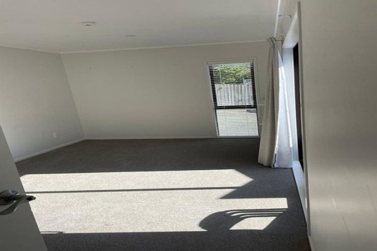 Photo of property in 1/865 Beach Road, Waiake, Auckland, 0630