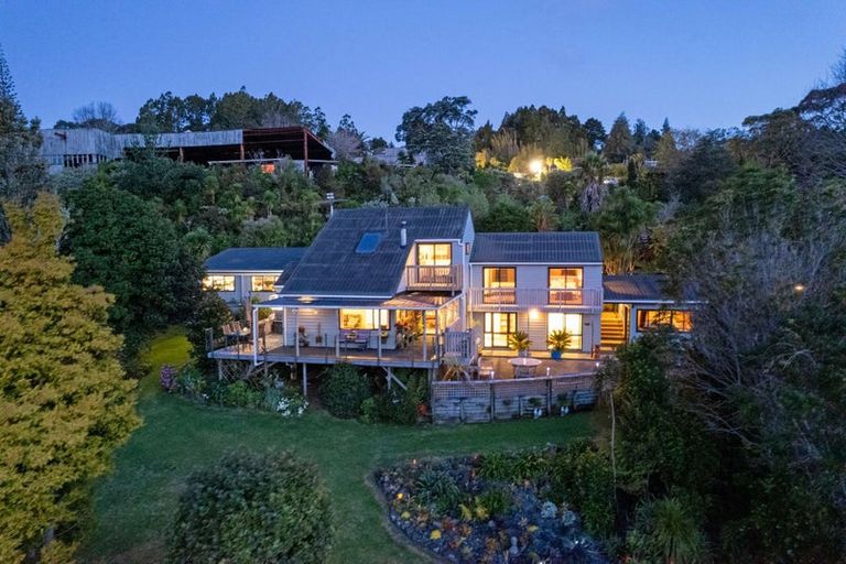 Photo of property in 11 North Way, Titirangi, Auckland, 0604