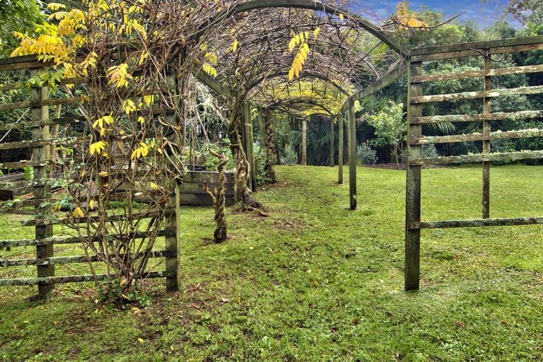 Photo of property in 199 Scenic Drive, Titirangi, Auckland, 0604