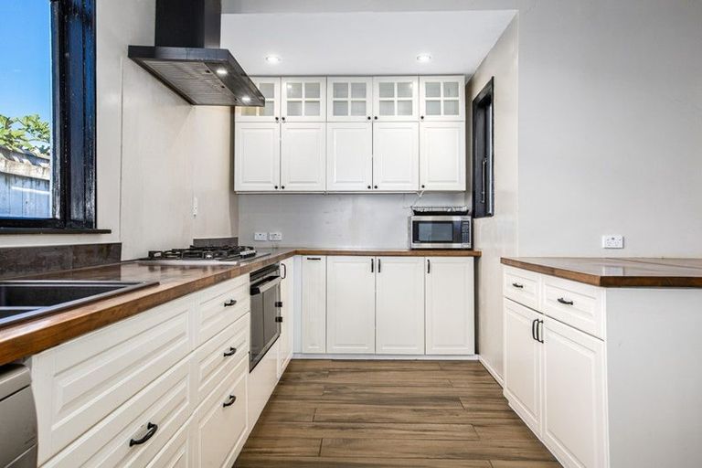 Photo of property in 15 Connaught Terrace, Brooklyn, Wellington, 6021