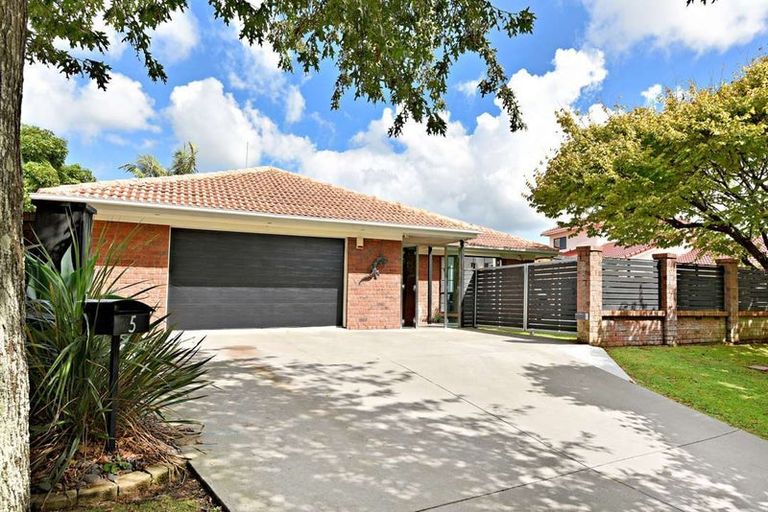 Photo of property in 5 Cumbrian Place, Conifer Grove, Takanini, 2112