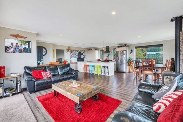 Photo of property in 64 Kaipara Coast Highway, Helensville, Kaukapakapa, 0871