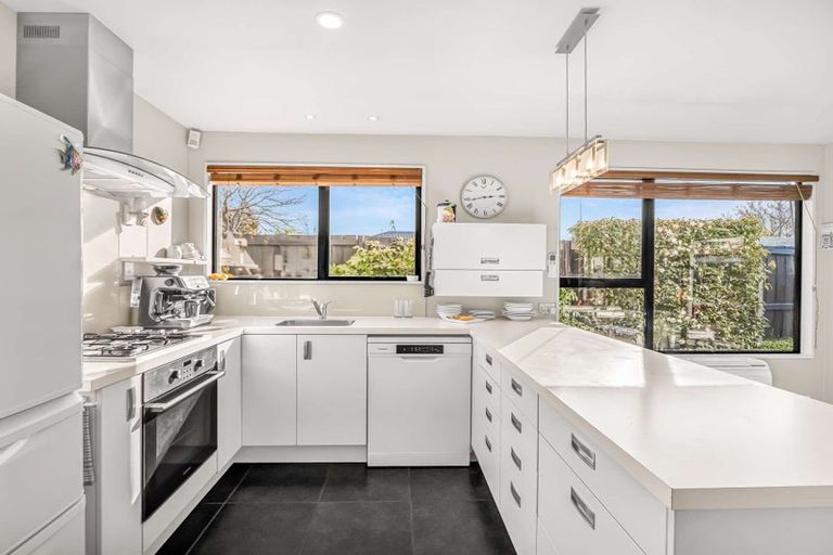 Photo of property in 7 Glenharrow Avenue, Avonhead, Christchurch, 8042