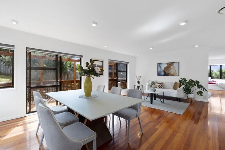 Photo of property in 16 Strabo Place, Windsor Park, Auckland, 0632