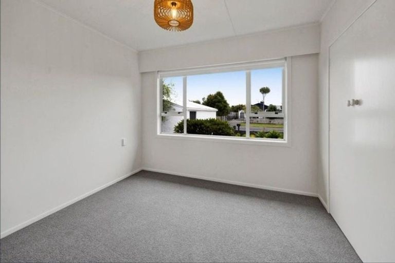 Photo of property in 5 Nikau Street, Inglewood, 4330