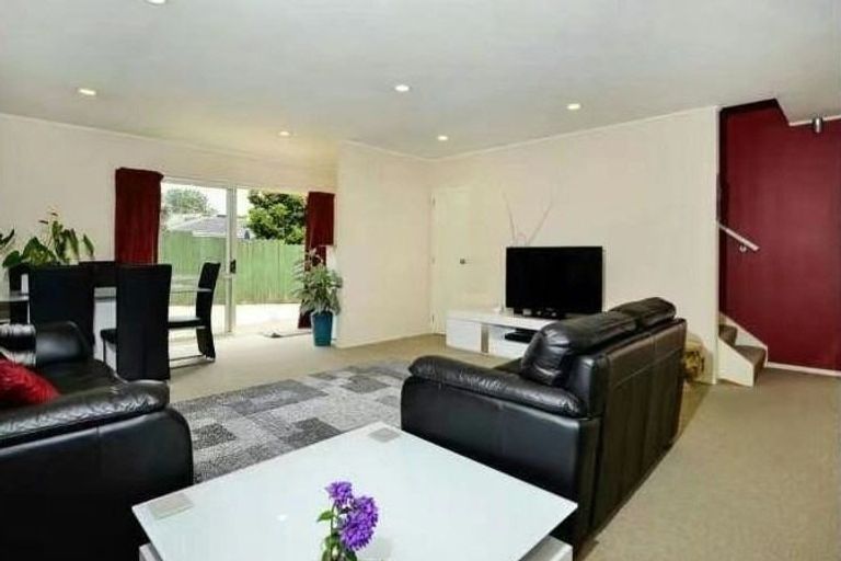 Photo of property in 10 Granville Drive, Massey, Auckland, 0614