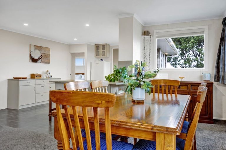 Photo of property in 21 Longview Drive, Merrilands, New Plymouth, 4312