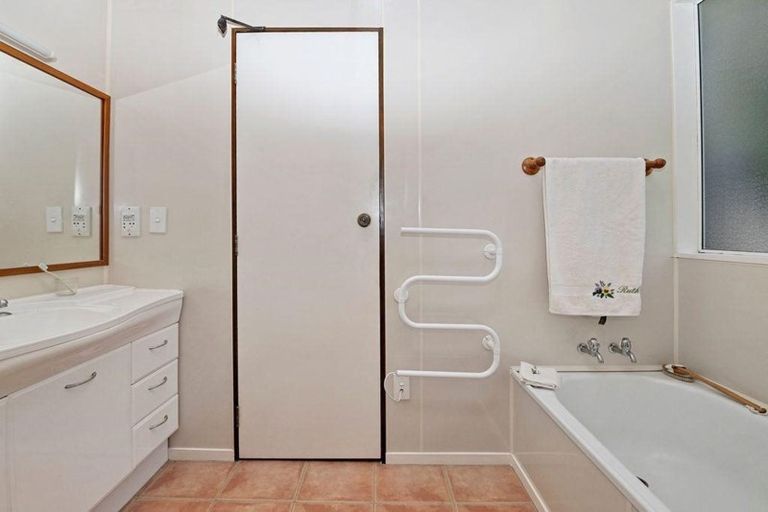 Photo of property in 45 Daffodil Street, Titirangi, Auckland, 0604