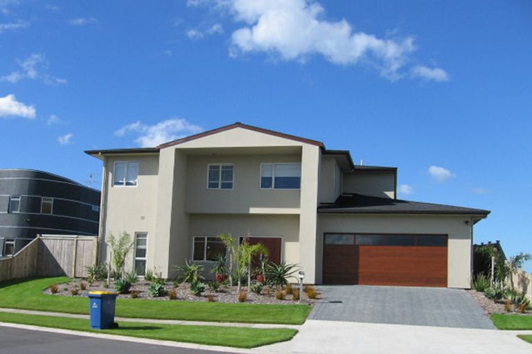 Photo of property in 15 Matau Rise, Te Atatu Peninsula, Auckland, 0610