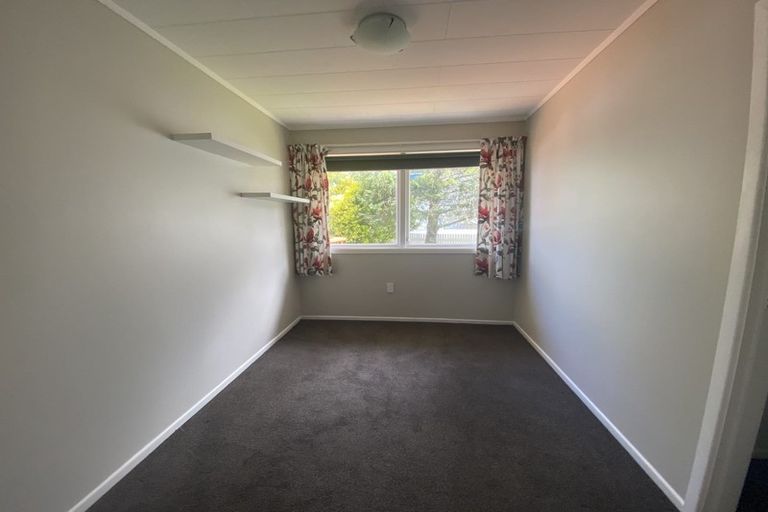 Photo of property in 11 Middlesex Place, Northland, Wellington, 6012