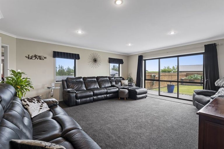 Photo of property in 12 Nikau Place, Hawera, 4610