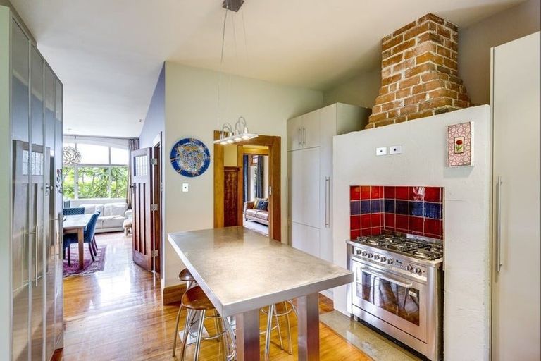 Photo of property in 8 Brewster Street, Bluff Hill, Napier, 4110