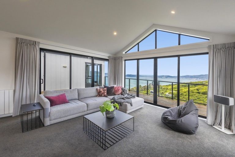 Photo of property in 23 Promontory Crescent, Newlands, Wellington, 6037